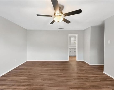 4005 Ridgebrook Drive - Photo Thumbnail 12