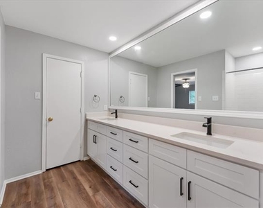 4005 Ridgebrook Drive - Photo Thumbnail 13