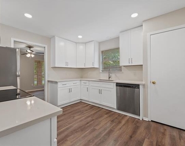 4005 Ridgebrook Drive - Photo Thumbnail 7