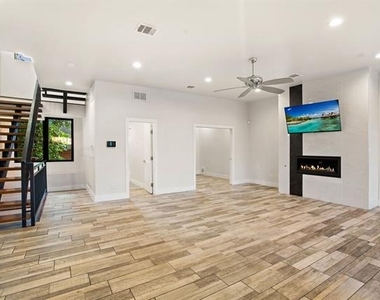 410 Melba Street - Photo Thumbnail 5