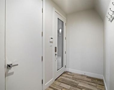 410 Melba Street - Photo Thumbnail 4