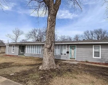128 Vandenburg Drive - Photo Thumbnail 1