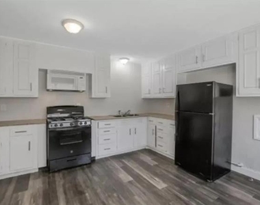 128 Vandenburg Drive - Photo Thumbnail 2