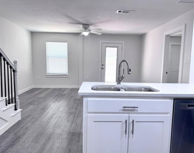 3607 Sioux Trail - Photo Thumbnail 6