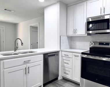 3607 Sioux Trail - Photo Thumbnail 4