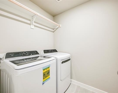946 Olive Drive - Photo Thumbnail 17