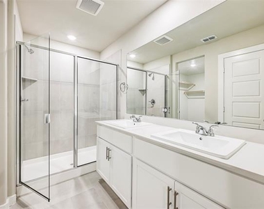 946 Olive Drive - Photo Thumbnail 10