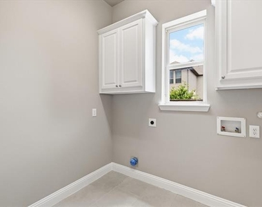 768 Huntingdon Street - Photo Thumbnail 21