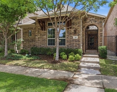 768 Huntingdon Street - Photo Thumbnail 32