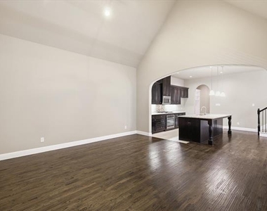 768 Huntingdon Street - Photo Thumbnail 3