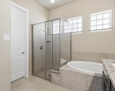 768 Huntingdon Street - Photo Thumbnail 9
