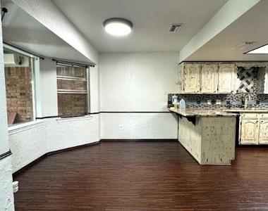 413 N Trail Street - Photo Thumbnail 8