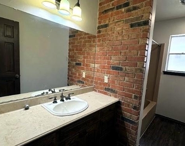 413 N Trail Street - Photo Thumbnail 13