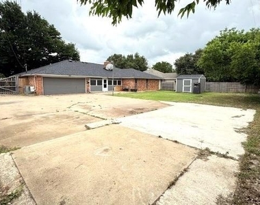 413 N Trail Street - Photo Thumbnail 22