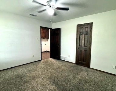 413 N Trail Street - Photo Thumbnail 10