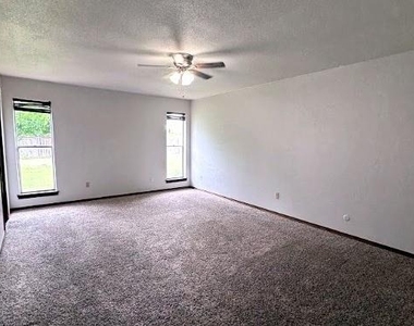 413 N Trail Street - Photo Thumbnail 16