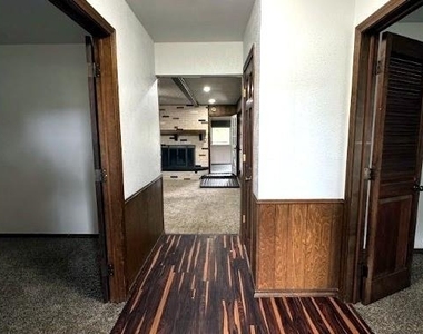 413 N Trail Street - Photo Thumbnail 5