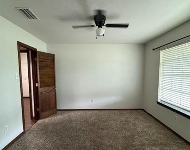 413 N Trail Street - Photo Thumbnail 6