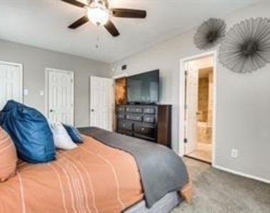 7736 Meadow Road - Photo Thumbnail 9