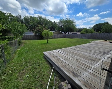 1630 Dell Oak Drive - Photo Thumbnail 17