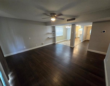 1630 Dell Oak Drive - Photo Thumbnail 6