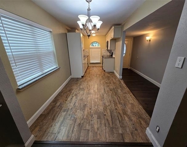 1630 Dell Oak Drive - Photo Thumbnail 2
