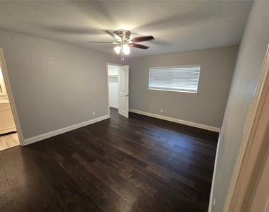 1630 Dell Oak Drive - Photo Thumbnail 10