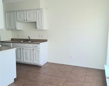 8109 Foxfire Lane - Photo Thumbnail 5