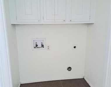 8109 Foxfire Lane - Photo Thumbnail 8
