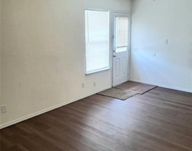 8109 Foxfire Lane - Photo Thumbnail 10