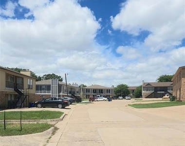 8109 Foxfire Lane - Photo Thumbnail 15