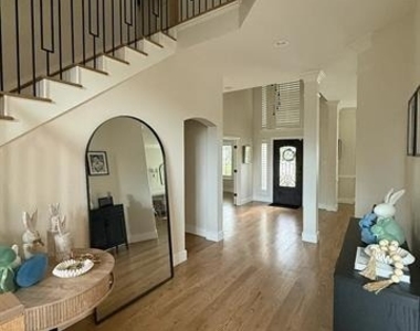 5315 Cree Drive - Photo Thumbnail 1