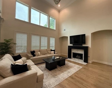5315 Cree Drive - Photo Thumbnail 5