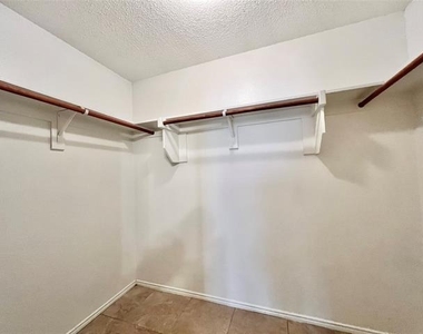 9925 George Washington Drive - Photo Thumbnail 12