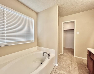 9925 George Washington Drive - Photo Thumbnail 8
