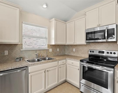 1703 Twin Hills Way - Photo Thumbnail 8