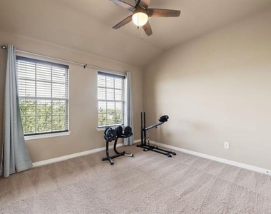 3895 Asbury Lane - Photo Thumbnail 12