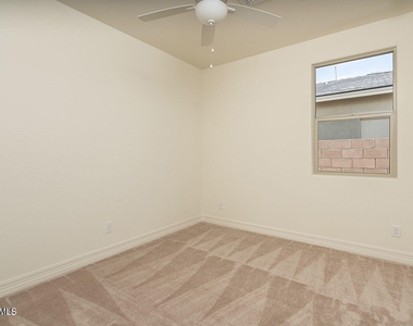 16792 W Gwen Street - Photo Thumbnail 4