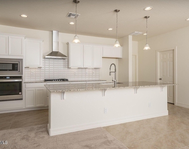 16792 W Gwen Street - Photo Thumbnail 11