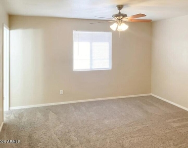 700 E Quail Avenue - Photo Thumbnail 5