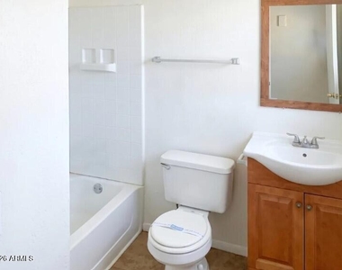 700 E Quail Avenue - Photo Thumbnail 7