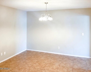 700 E Quail Avenue - Photo Thumbnail 4