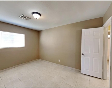 5047 W Tuckey Lane - Photo Thumbnail 5