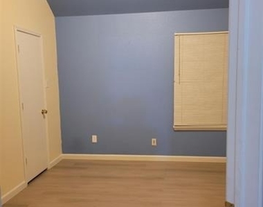10436 Phantom Hill Road - Photo Thumbnail 6