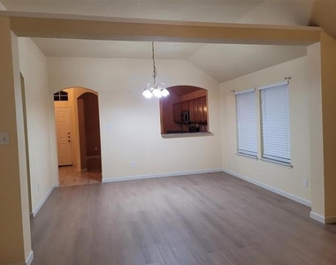 10436 Phantom Hill Road - Photo Thumbnail 3