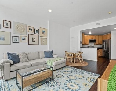 500 Throckmorton Street - Photo Thumbnail 2