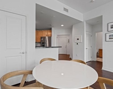 500 Throckmorton Street - Photo Thumbnail 11