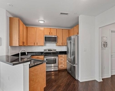 500 Throckmorton Street - Photo Thumbnail 9