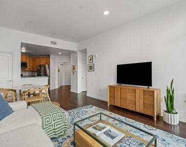 500 Throckmorton Street - Photo Thumbnail 4
