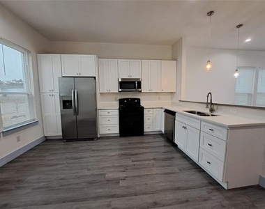 3243 Noor Street - Photo Thumbnail 8